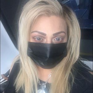 Meet your Posher, Dina